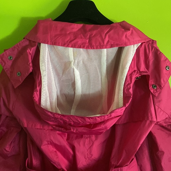 Burberry magenta rain coat - Picture 6 of 17